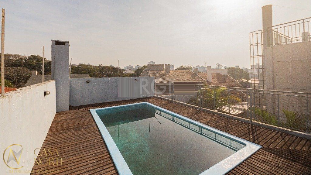 Casa à venda com 3 quartos, 300m², 1 suíte, 4 vagas, Rua Doutor Prudente de Moraes no bairro Chácara das Pedras em Porto Alegre