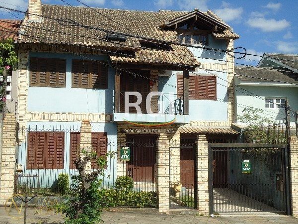 Casa à venda com 3 quartos, 320m², 1 suíte, 5 vagas, Rua Barao do Amazonas no bairro Partenon em Porto Alegre