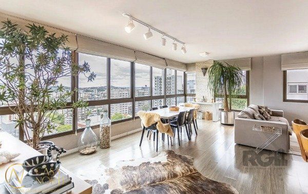 Apartamento à venda com 3 quartos, 98m², 1 suíte, 2 vagas, Rua Cabral no bairro Rio Branco em Porto Alegre