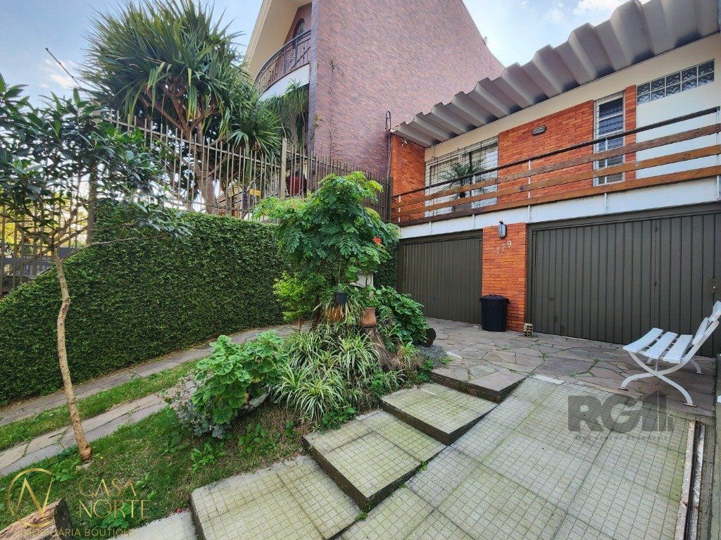 Casa à venda com 3 quartos, 255m², 1 suíte, 4 vagas, Rua Doutor Prudente de Moraes no bairro Chácara das Pedras em Porto Alegre