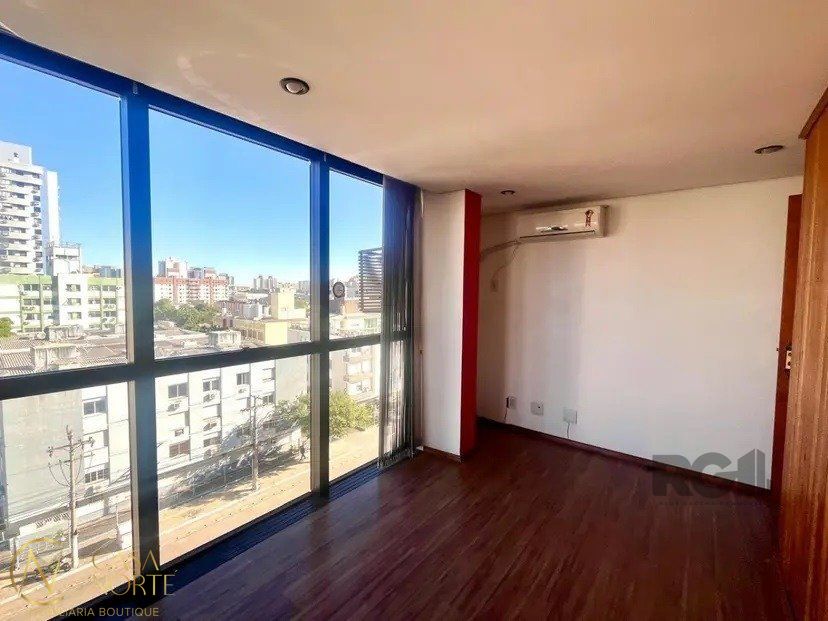 Sala Comercial à venda com 1 quarto, 29m², Avenida Érico Veríssimo no bairro Menino Deus em Porto Alegre