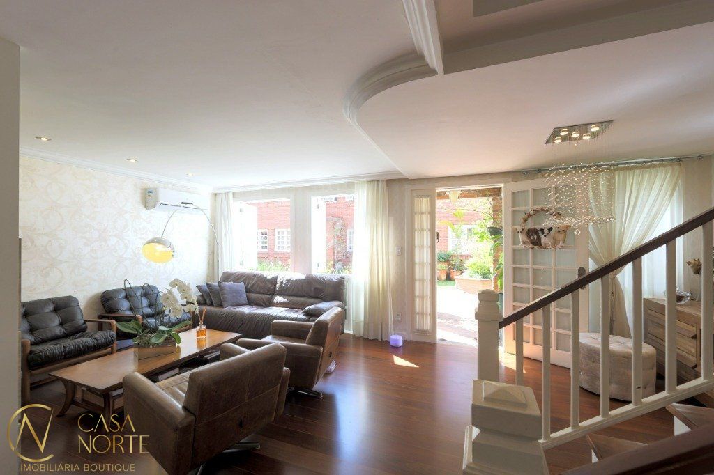 Casa de Condomínio à venda com 3 quartos, 193m², 1 suíte, 3 vagas, Rua Germano Gundlach no bairro Chácara das Pedras em Porto Alegre
