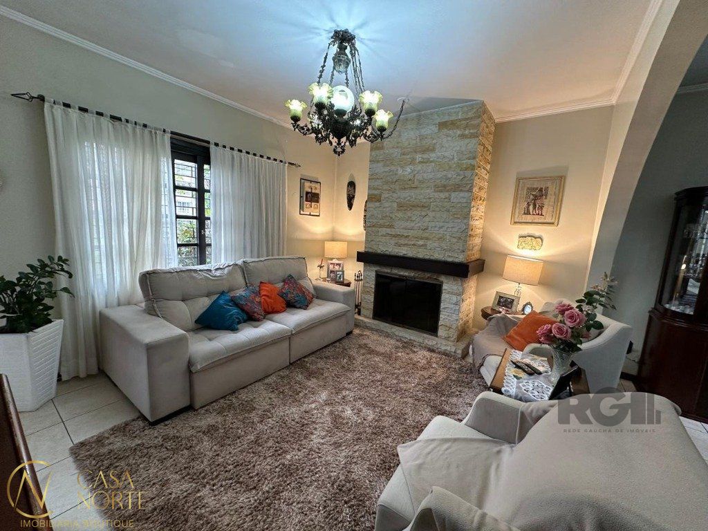 Casa à venda com 3 quartos, 260m², 2 vagas, Avenida Coronel Gastão Haslocher Mazeron no bairro Medianeira em Porto Alegre