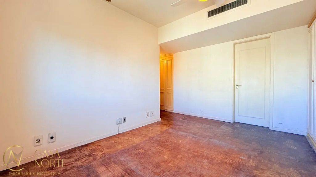 Apartamento à venda com 3 quartos, 173m², 1 suíte, 2 vagas, Rua Quintino Bocaiúva no bairro Floresta em Porto Alegre