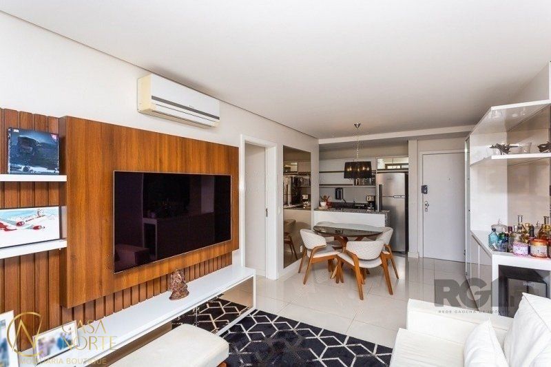Apartamento à venda com 2 quartos, 65m², 1 suíte, 2 vagas, Rua Faria Santos no bairro Petrópolis em Porto Alegre
