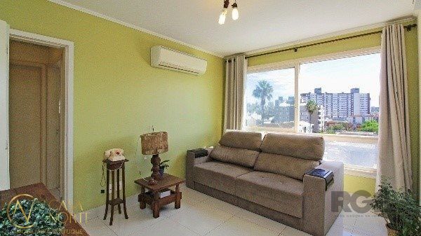 Apartamento à venda com 2 quartos, 70m², 1 vaga, Avenida Getúlio Vargas no bairro Menino Deus em Porto Alegre