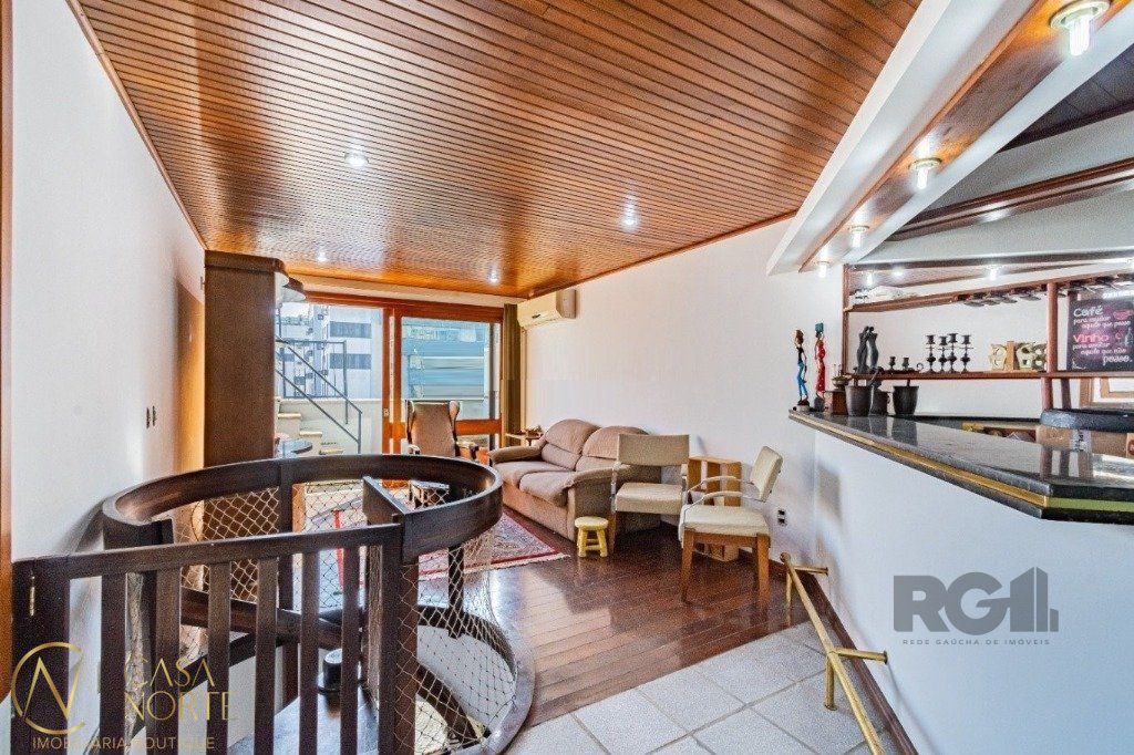 Cobertura à venda com 3 quartos, 269m², 1 suíte, 3 vagas, Rua Doutor Timóteo no bairro Moinhos de Vento em Porto Alegre