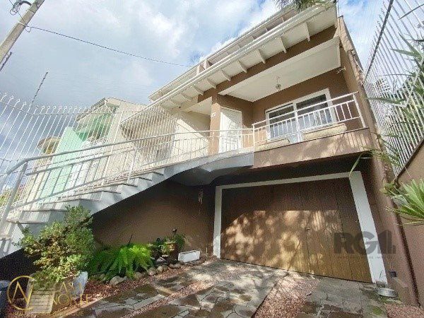 Casa à venda com 3 quartos, 182m², 1 suíte, 2 vagas, Travessa Orion no bairro Cristo Redentor em Porto Alegre