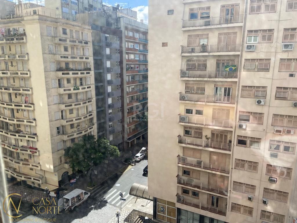 Apartamento à venda com 4 quartos, 163m², 2 suítes, Rua Duque de Caxias no bairro Centro Histórico em Porto Alegre