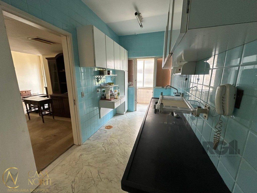 Apartamento à venda com 3 quartos, 133m², 1 suíte, 1 vaga, Rua Vinte e Quatro de Outubro no bairro Moinhos de Vento em Porto Alegre