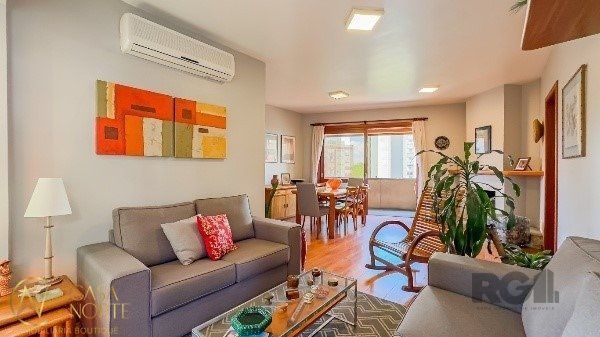 Apartamento à venda com 3 quartos, 195m², 1 suíte, 2 vagas, Rua Pedro Weingartner no bairro Rio Branco em Porto Alegre