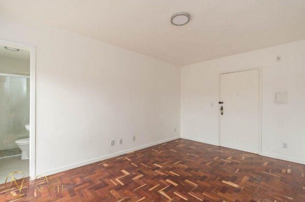 Apartamento à venda com 1 quarto, 48m², 1 vaga, Rua Roque Calage no bairro Passo da Areia em Porto Alegre