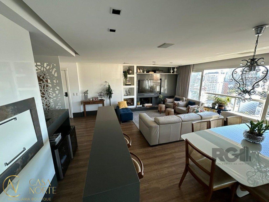 Apartamento à venda com 3 quartos, 132m², 3 suítes, 2 vagas, Rua Abrahão Melnick no bairro Rio Branco em Porto Alegre