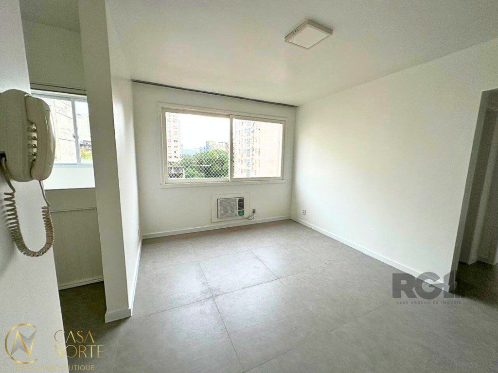 Apartamento à venda com 1 quarto, 43m², 1 vaga, Avenida Alberto Bins no bairro Floresta em Porto Alegre