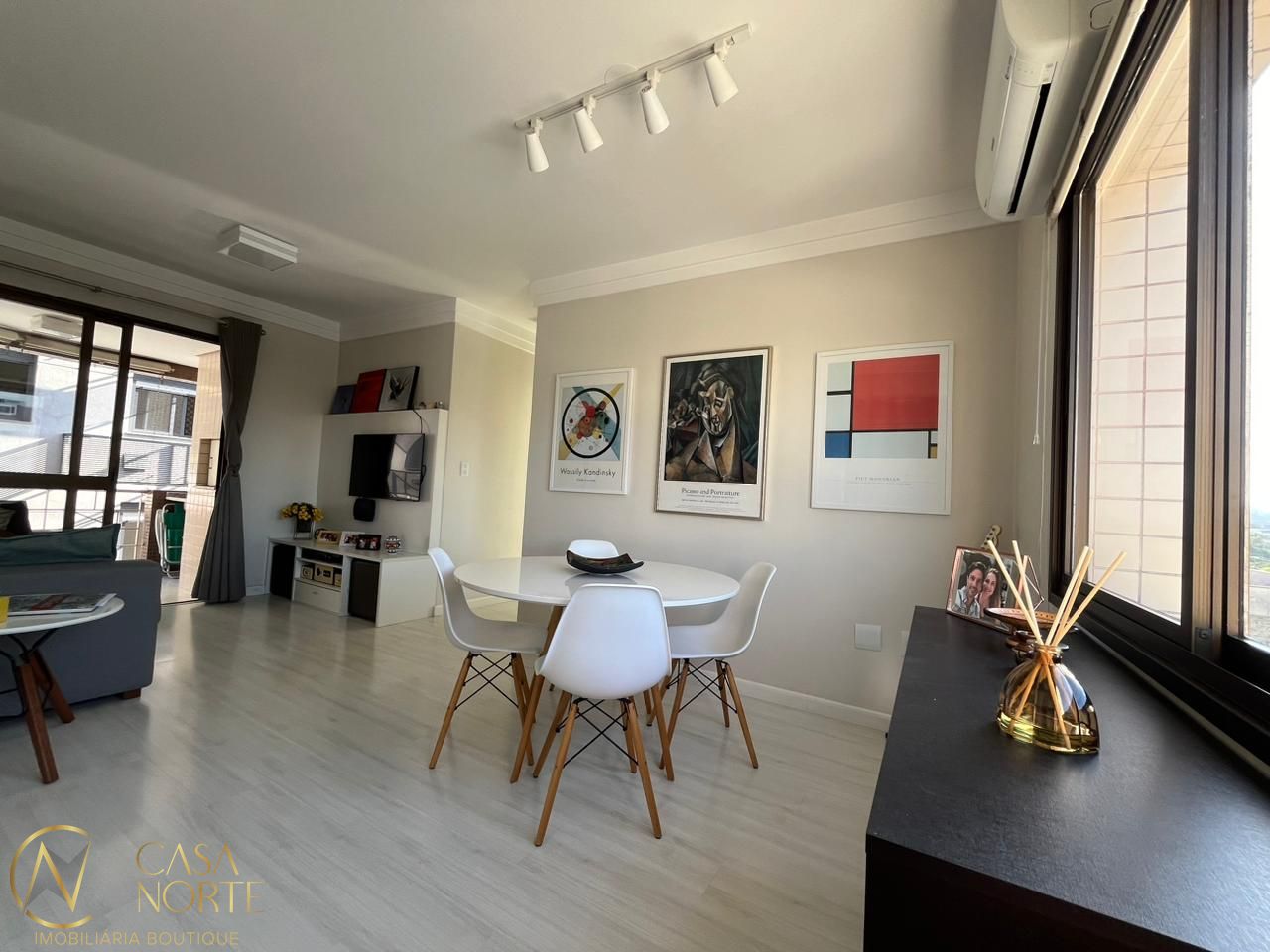 Apartamento à venda com 2 quartos, 74m², 1 suíte, 1 vaga, Rua Ignácio Montanha no bairro Santana em Porto Alegre
