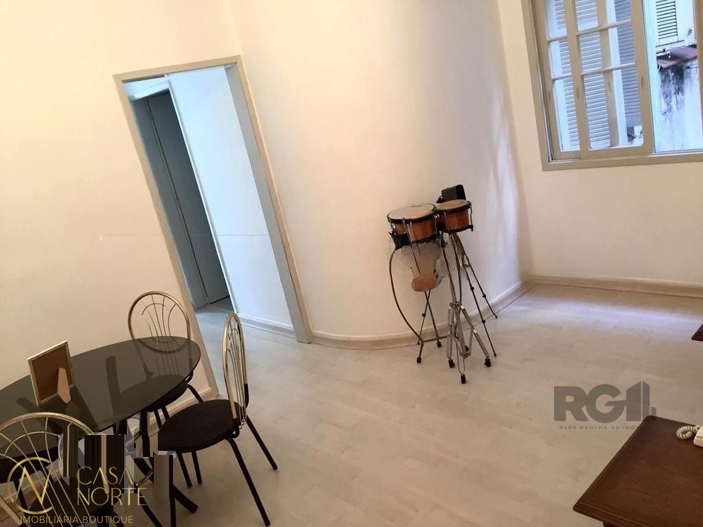 Apartamento à venda com 3 quartos, 70m², Avenida Cristóvão Colombo no bairro Moinhos de Vento em Porto Alegre
