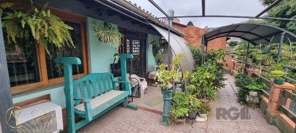 Casa à venda com 4 quartos, 360m², 2 suítes, 5 vagas, Rua Doutor Jorge Fayet no bairro Chácara das Pedras em Porto Alegre