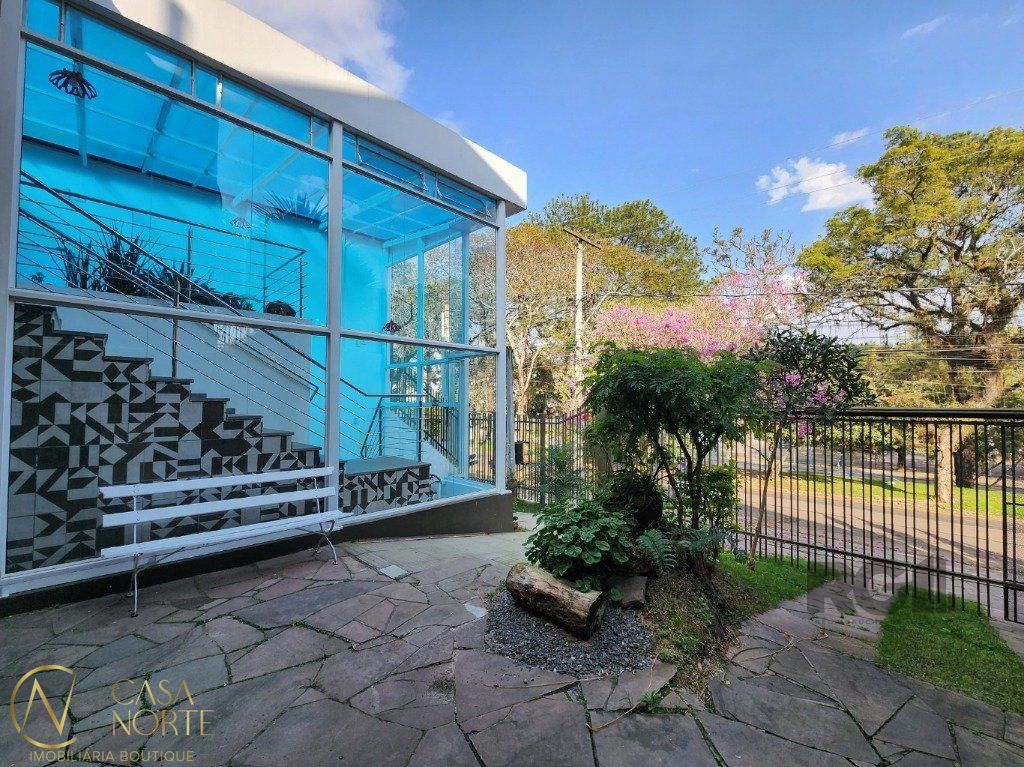 Casa à venda com 3 quartos, 255m², 1 suíte, 4 vagas, Rua Doutor Prudente de Moraes no bairro Chácara das Pedras em Porto Alegre