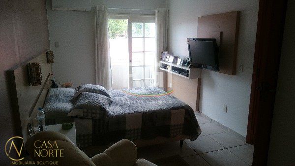 Casa de Condomínio à venda com 5 quartos, 350m², 1 suíte, 2 vagas, Avenida Juca Batista no bairro Cavalhada em Porto Alegre