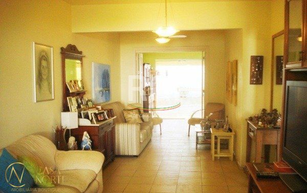 Casa de Condomínio à venda com 3 quartos, 175m², 1 suíte, 2 vagas, Avenida Eduardo Prado no bairro Cavalhada em Porto Alegre