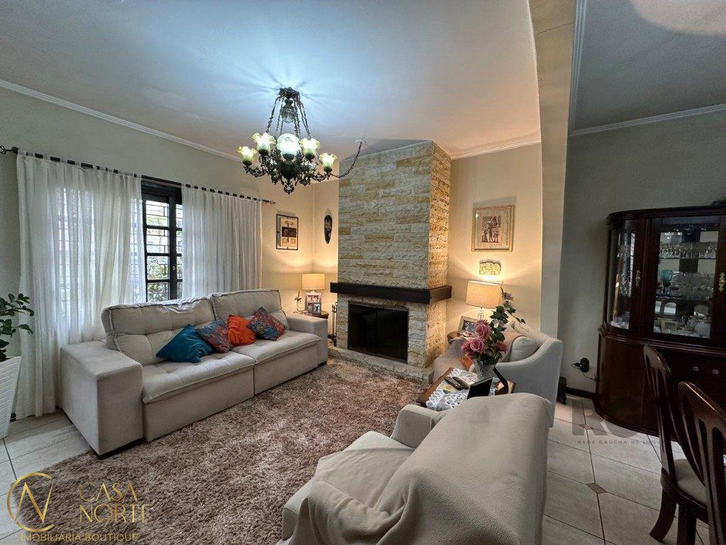 Casa à venda com 3 quartos, 260m², 2 vagas, Avenida Coronel Gastão Haslocher Mazeron no bairro Medianeira em Porto Alegre