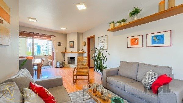 Apartamento à venda com 3 quartos, 195m², 1 suíte, 2 vagas, Rua Pedro Weingartner no bairro Rio Branco em Porto Alegre