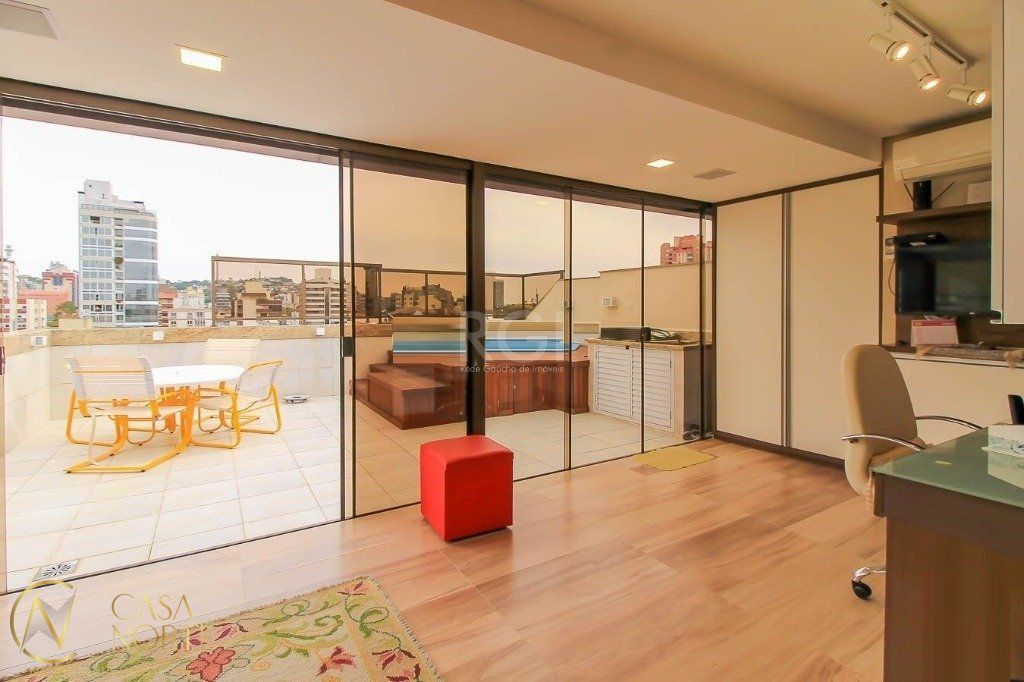 Cobertura à venda com 3 quartos, 252m², 1 suíte, 2 vagas, Rua Botafogo no bairro Menino Deus em Porto Alegre