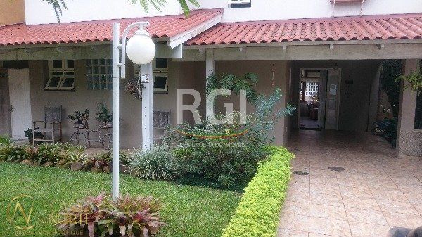 Casa de Condomínio à venda com 5 quartos, 350m², 1 suíte, 2 vagas, Avenida Juca Batista no bairro Cavalhada em Porto Alegre