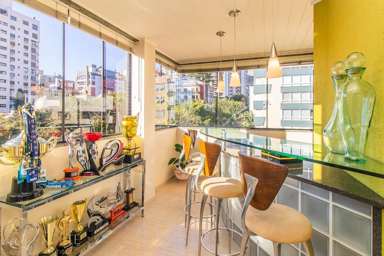 Apartamento à venda com 3 quartos, 113m², 1 suíte, 2 vagas, Rua Doutor Freire Alemão no bairro Mont Serrat em Porto Alegre