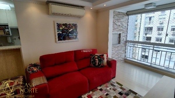 Apartamento à venda com 3 quartos, 74m², 1 suíte, 1 vaga, Rua Jari no bairro Passo da Areia em Porto Alegre