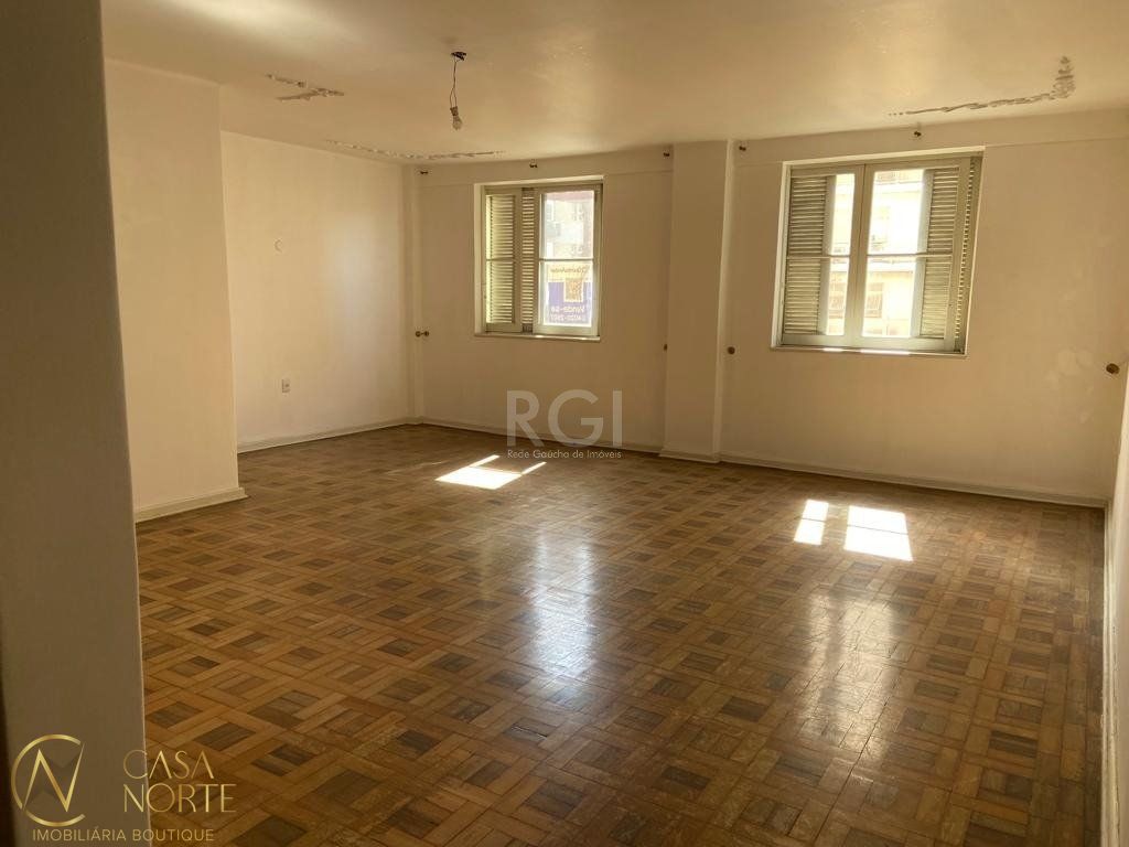 Apartamento à venda com 4 quartos, 163m², 2 suítes, Rua Duque de Caxias no bairro Centro Histórico em Porto Alegre