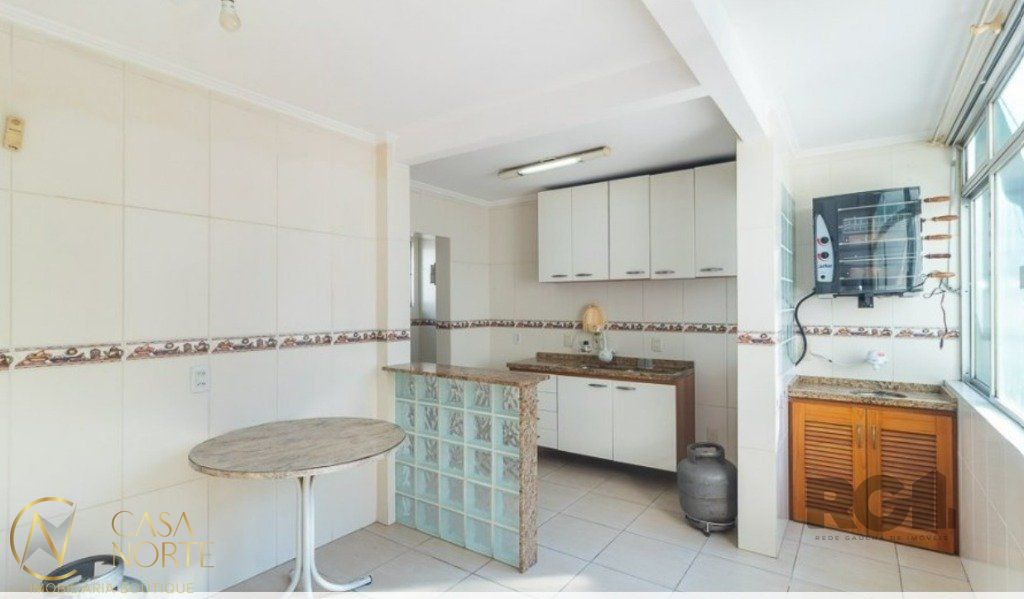 Apartamento à venda com 3 quartos, 97m², Avenida Coronel Lucas de Oliveira no bairro Petrópolis em Porto Alegre