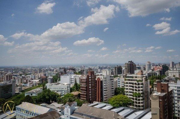 Apartamento à venda com 3 quartos, 126m², 1 suíte, 1 vaga, Rua Ramiro Barcelos no bairro Independência em Porto Alegre