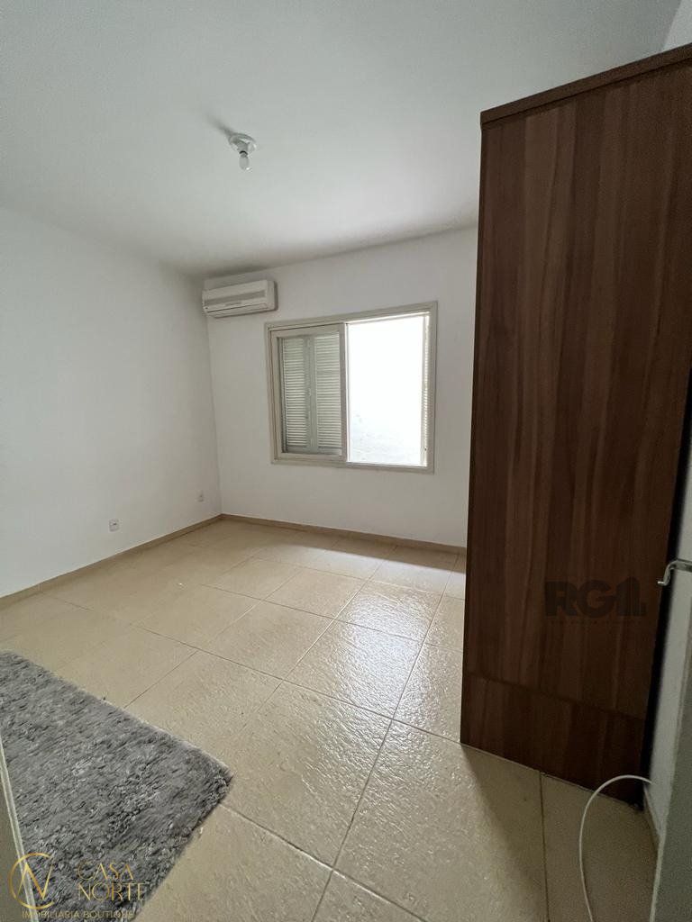 Casa à venda com 4 quartos, 234m², 1 vaga, Avenida Alegrete no bairro Petrópolis em Porto Alegre