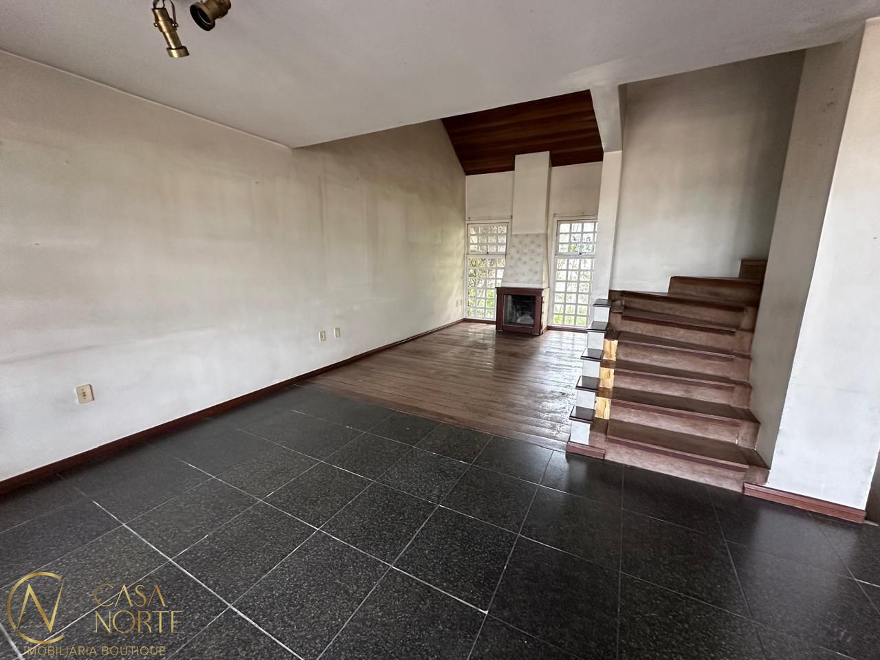 Casa de Condomínio à venda com 3 quartos, 201m², 1 suíte, 1 vaga, Rua Padre João Batista Reus no bairro Tristeza em Porto Alegre