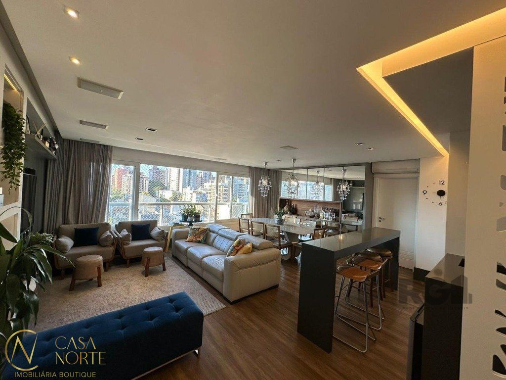 Apartamento à venda com 3 quartos, 132m², 3 suítes, 2 vagas, Rua Abrahão Melnick no bairro Rio Branco em Porto Alegre