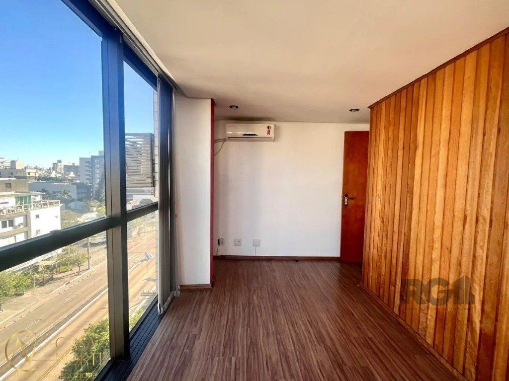 Sala Comercial à venda com 1 quarto, 29m², Avenida Érico Veríssimo no bairro Menino Deus em Porto Alegre