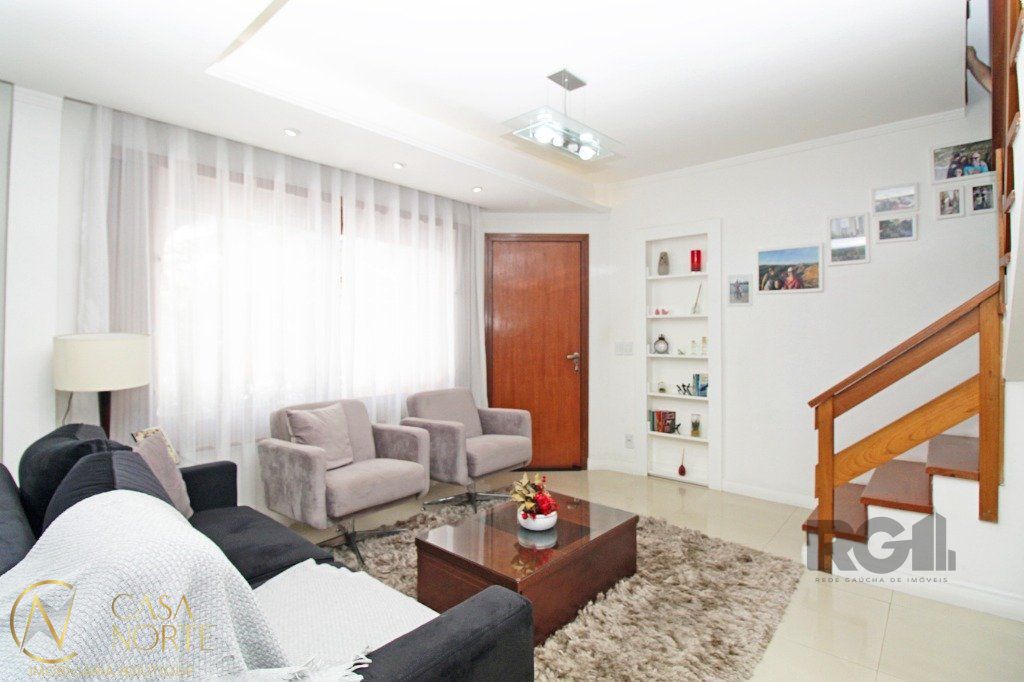 Casa à venda com 3 quartos, 280m², 2 vagas, Rua Monsenhor Veras no bairro Santana em Porto Alegre