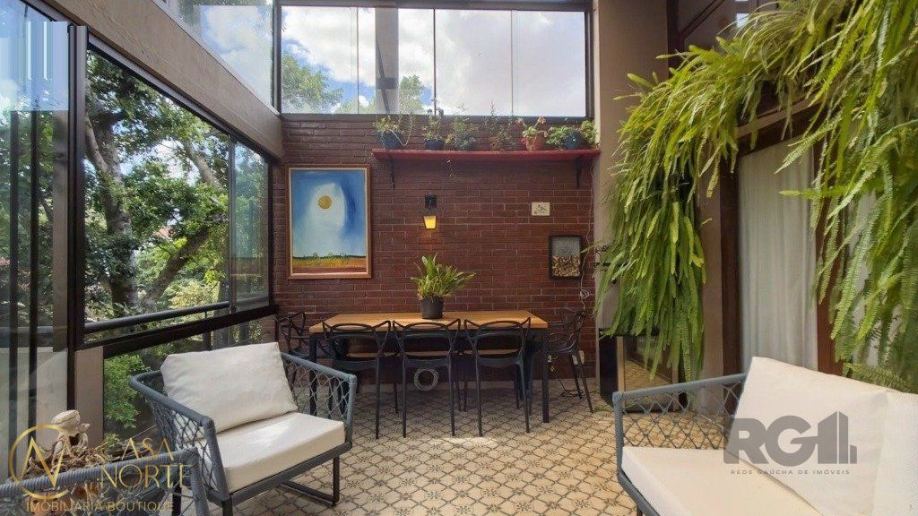 Casa de Condomínio à venda com 3 quartos, 199m², 2 suítes, 2 vagas, Rua Doutor Possidônio Cunha no bairro Vila Assunção em Porto Alegre