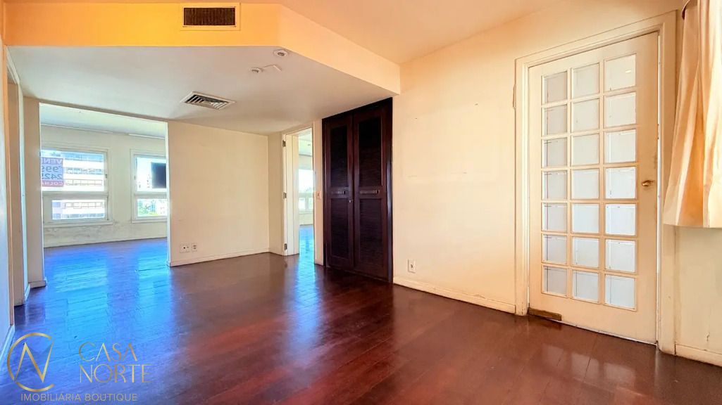 Apartamento à venda com 3 quartos, 173m², 1 suíte, 2 vagas, Rua Quintino Bocaiúva no bairro Floresta em Porto Alegre