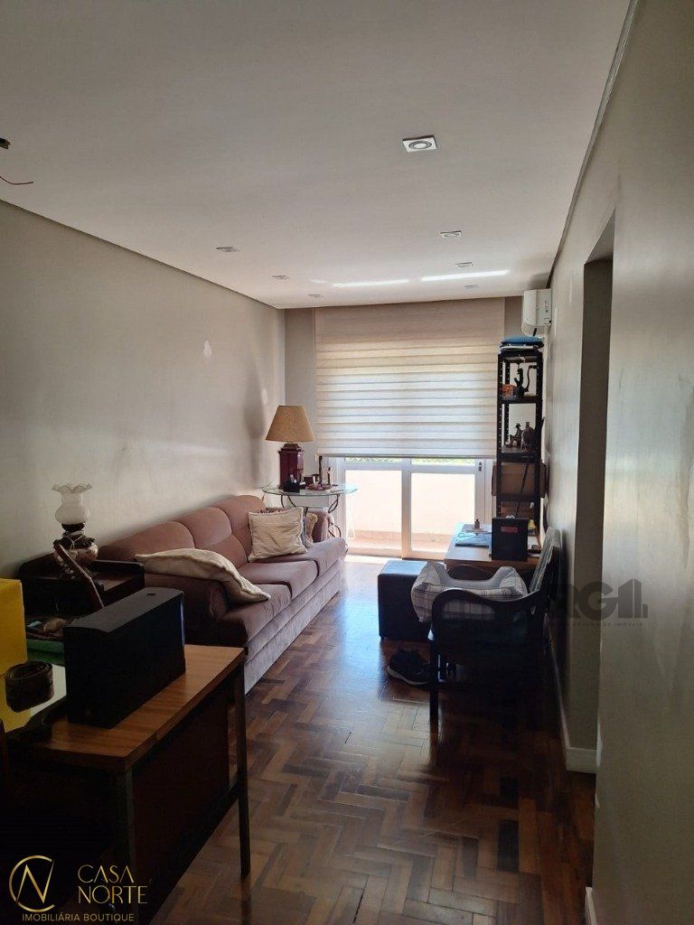 Apartamento à venda com 1 quarto, 52m², 1 vaga, Rua Roque Calage no bairro Passo da Areia em Porto Alegre