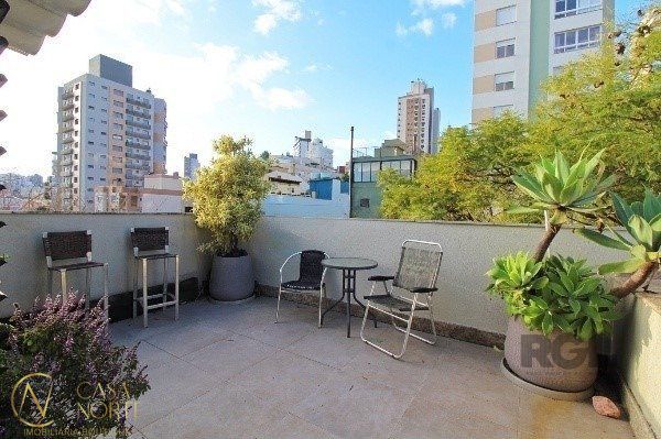 Cobertura à venda com 2 quartos, 123m², 1 suíte, 1 vaga, Rua Sinimbú no bairro Petrópolis em Porto Alegre