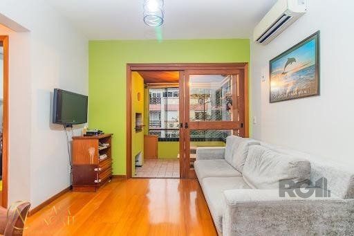 Apartamento à venda com 2 quartos, 60m², 1 vaga, Rua Passo da Pátria no bairro Bela Vista em Porto Alegre