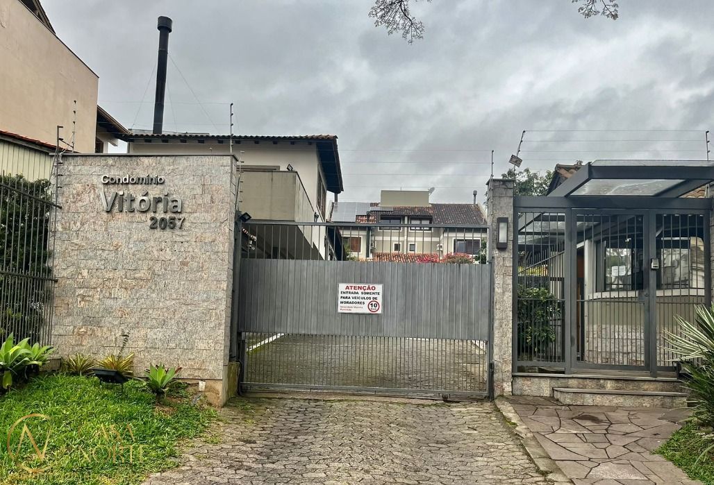 Casa de Condomínio à venda com 3 quartos, 172m², 1 suíte, 2 vagas, Rua Doutor Pereira Neto no bairro Tristeza em Porto Alegre