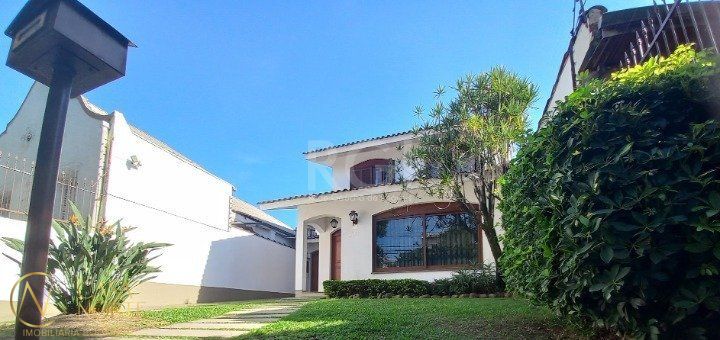Casa à venda com 5 quartos, 315m², 1 suíte, 6 vagas, Rua Vicente da Fontoura no bairro Santana em Porto Alegre