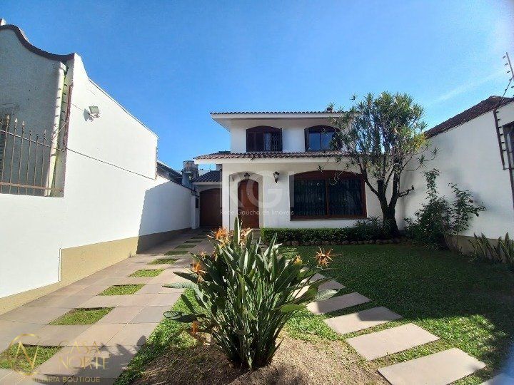 Casa à venda com 5 quartos, 315m², 1 suíte, 6 vagas, Rua Vicente da Fontoura no bairro Santana em Porto Alegre