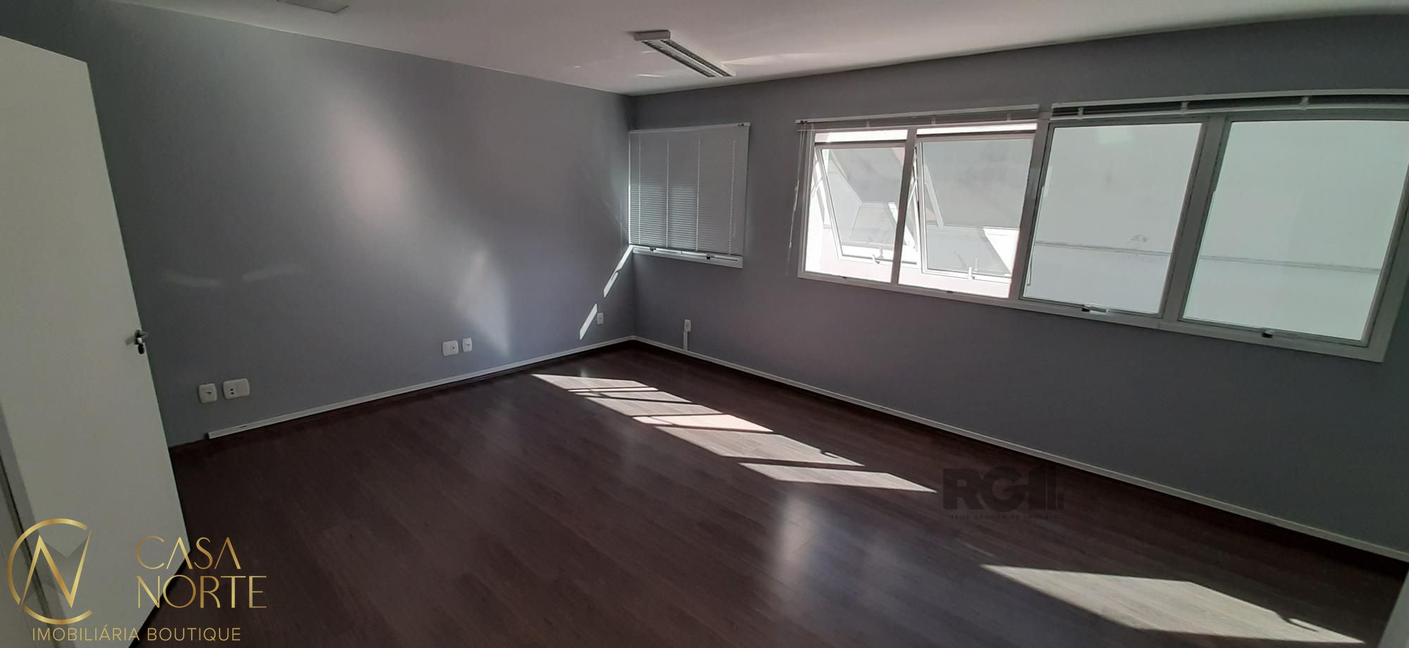 Sala Comercial à venda , 32m², Rua Visconde do Herval no bairro Menino Deus em Porto Alegre