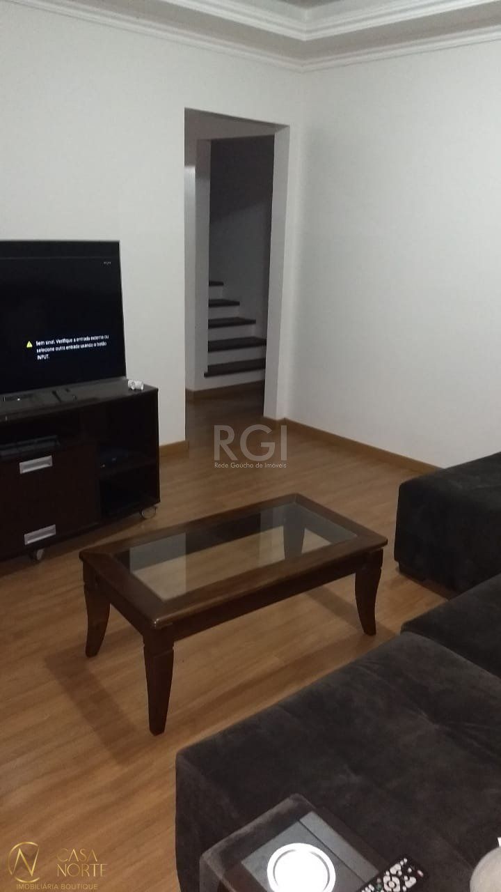 Casa à venda com 4 quartos, 177m², 1 suíte, 2 vagas, Rua Doutor Pereira da Cunha no bairro Partenon em Porto Alegre