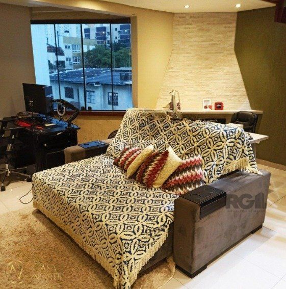 Cobertura à venda com 2 quartos, 170m², 2 vagas, Rua Luiz de Camões no bairro Santo Antônio em Porto Alegre