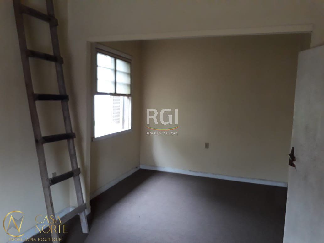 Casa à venda com 5 quartos, 415m², 3 vagas, Avenida Bastian no bairro Menino Deus em Porto Alegre